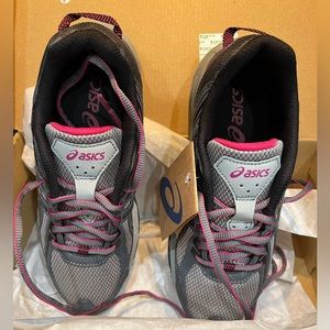 NIB ASICS Women’s 6.5